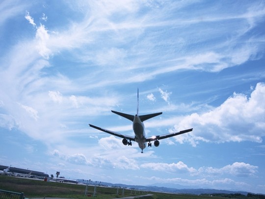 秋の空と飛行機